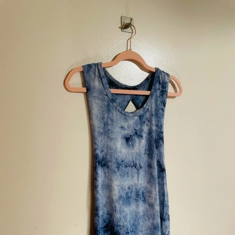 𝅺INTERI Open Back Pattern Gym Top - Picture 10 of 10